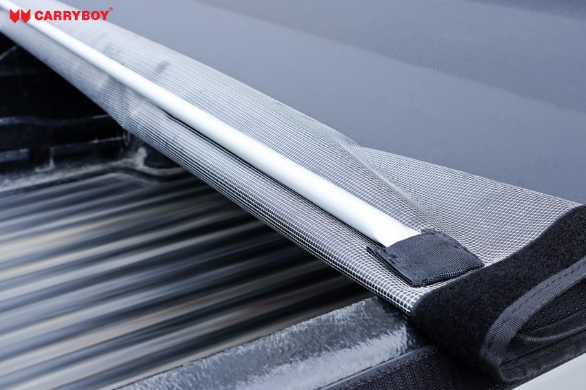 Aluminium bow sliding into its sleeve under the cover