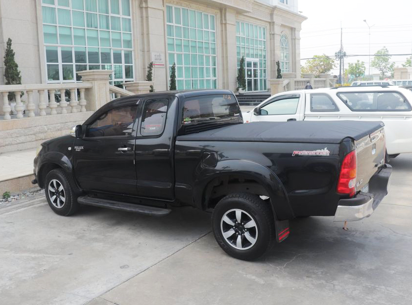 Customer install: Toyota Hilux Vigo Cab with the CARRYBOY Softlid Lite
