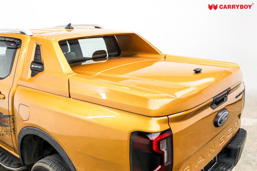 Close-up of the closed Full Box lid and its rear handle on a Ford Ranger