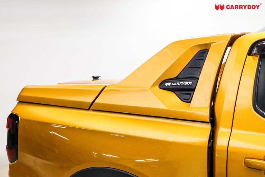 Sail panel of the Full Box on a Ford Ranger with vent and CARRYBOY badge