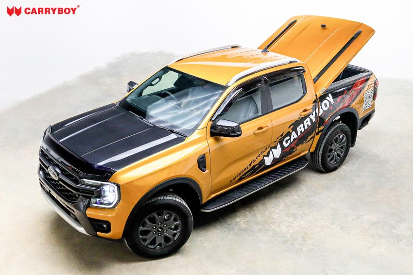 Ford Ranger from the front with the Sport Lid SV raised behind the cab